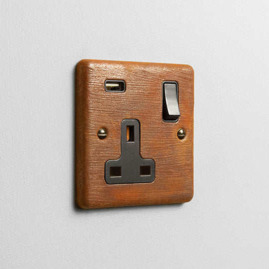 Rusted Single Socket With USB
